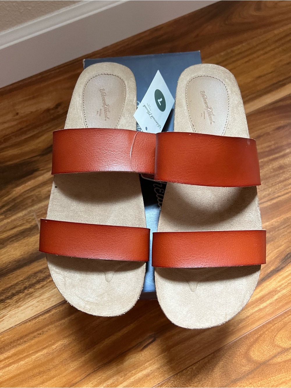 NWT universal thread sandals